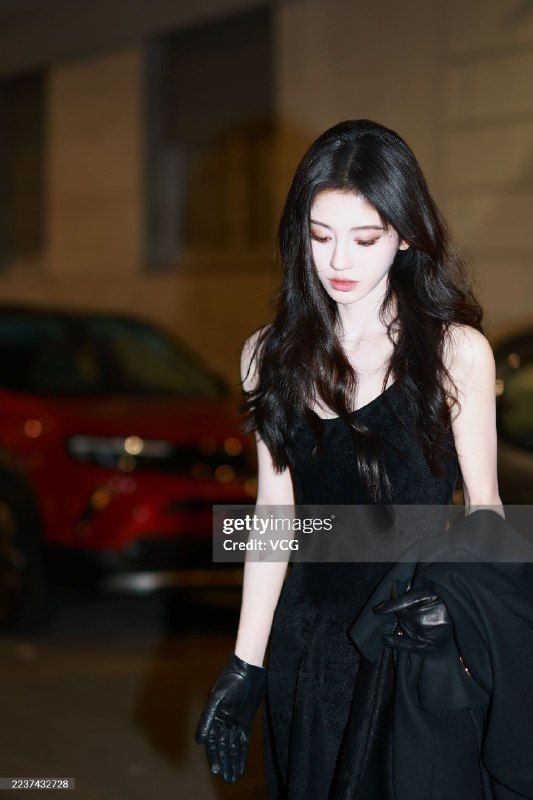 Ju Jingyi | Versace Milan Fashion Week‼ ️ It’s actually a Gettyimages picture! It’s so beautiful!Ju Jingyi | Versace Milan Fashion Week‼ ️ It’s actually a Gettyimages picture! It’s so beautiful!