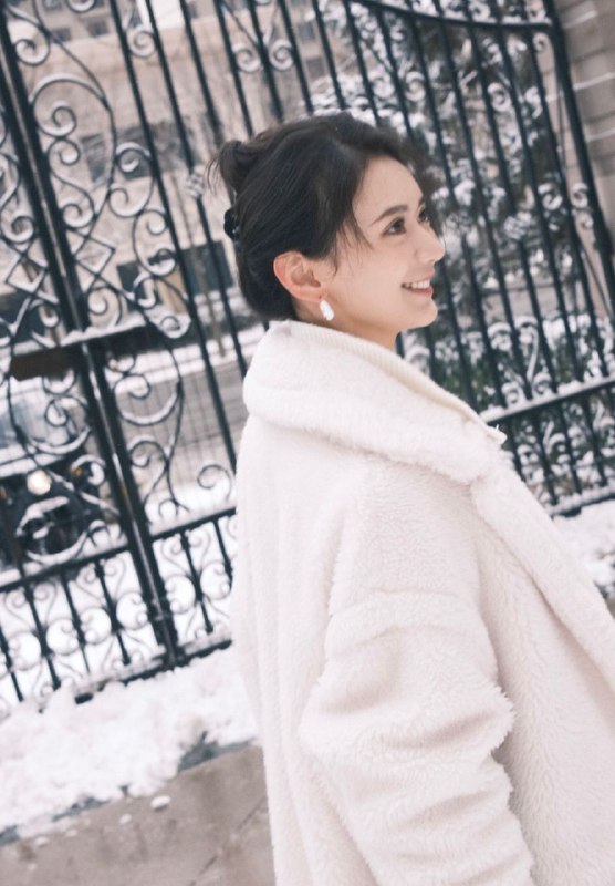 高亚麟与出轨对象徐梓钧相差 26 岁高亚麟 1972 年出生，今年 52 岁