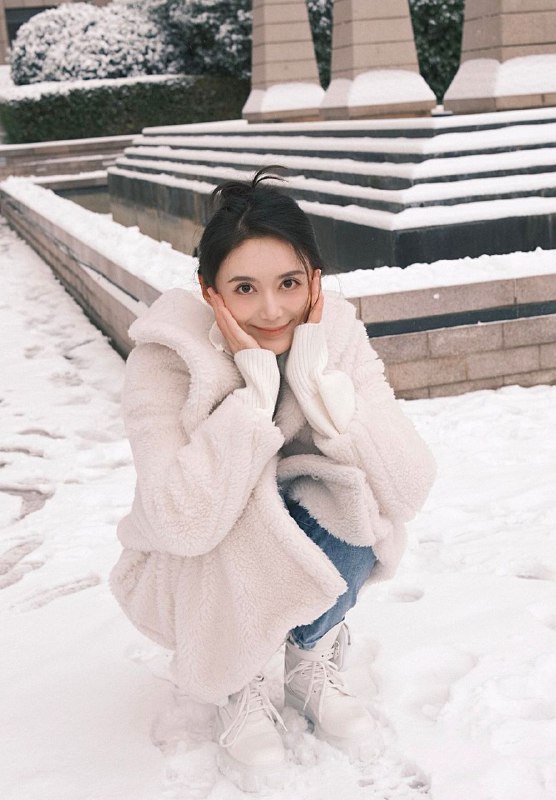 高亚麟与出轨对象徐梓钧相差 26 岁高亚麟 1972 年出生，今年 52 岁