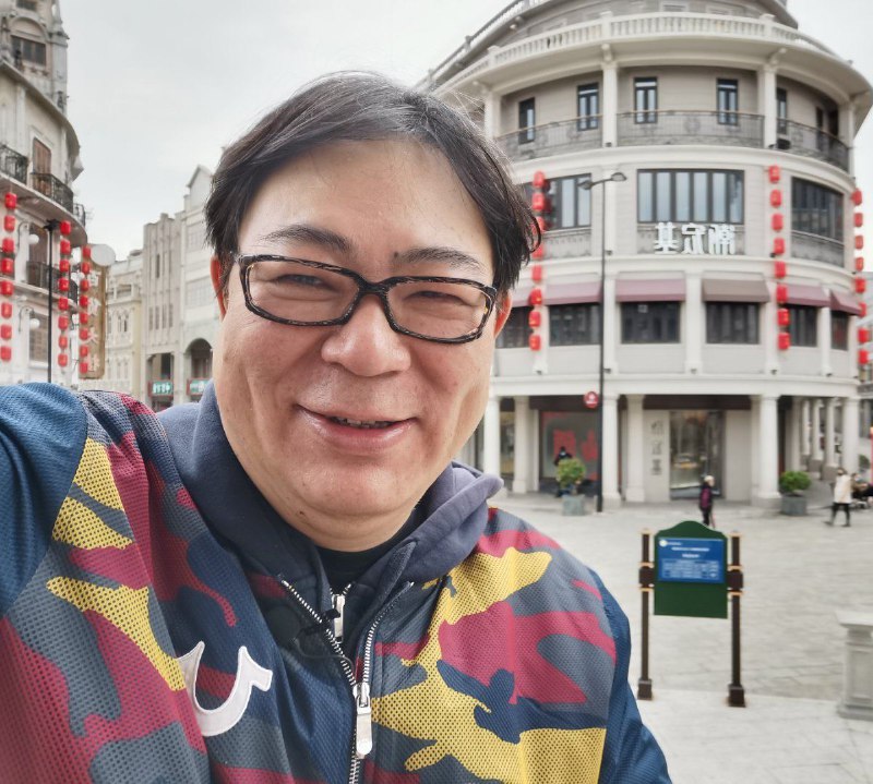 高亚麟与出轨对象徐梓钧相差 26 岁高亚麟 1972 年出生，今年 52 岁